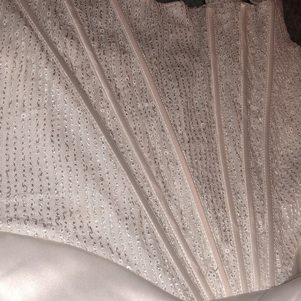 White dress - Picture 2 of 2